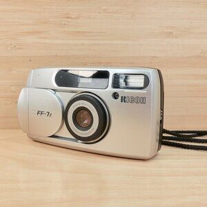 Ricoh FF-7z 35mm Point & Shoot Camera / 35-70mm Zoom Lens Silver Vintage / Case